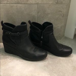 Black Ugg waterproof boots